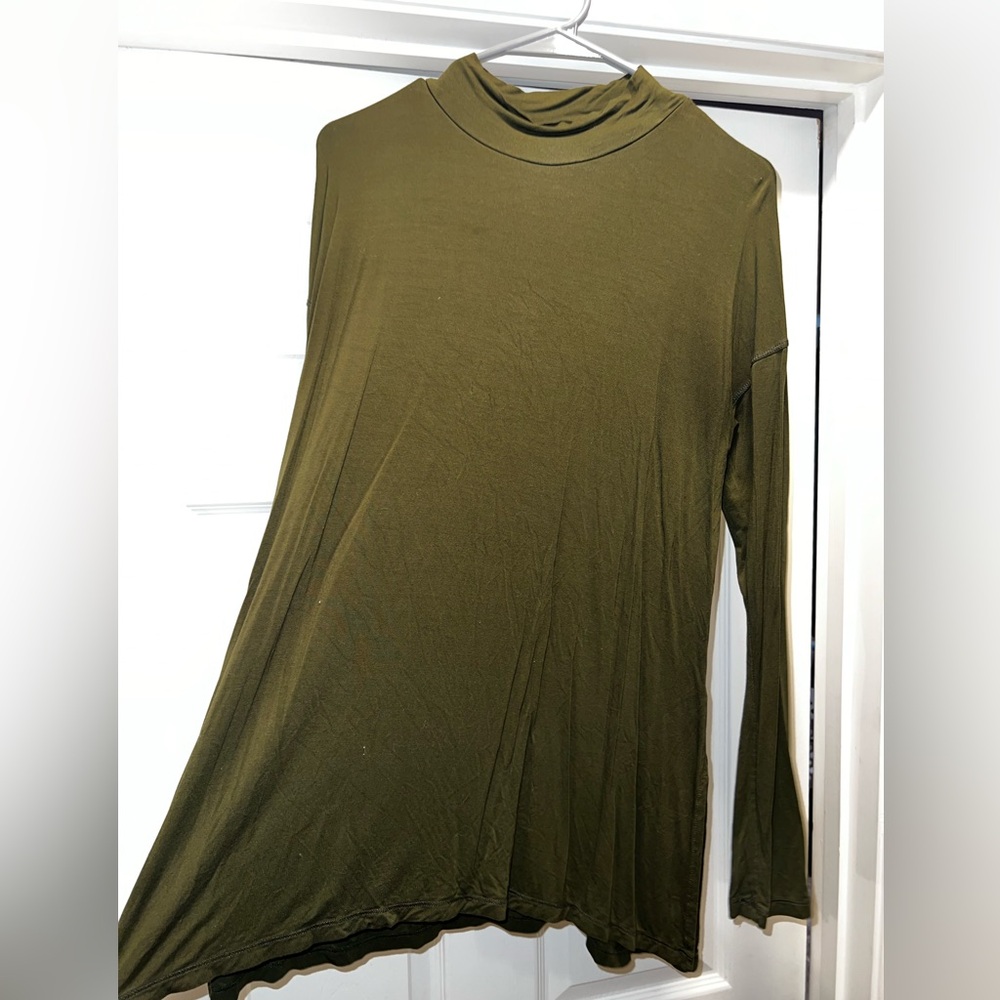 Women’s medium Shore long sleeve olive green top